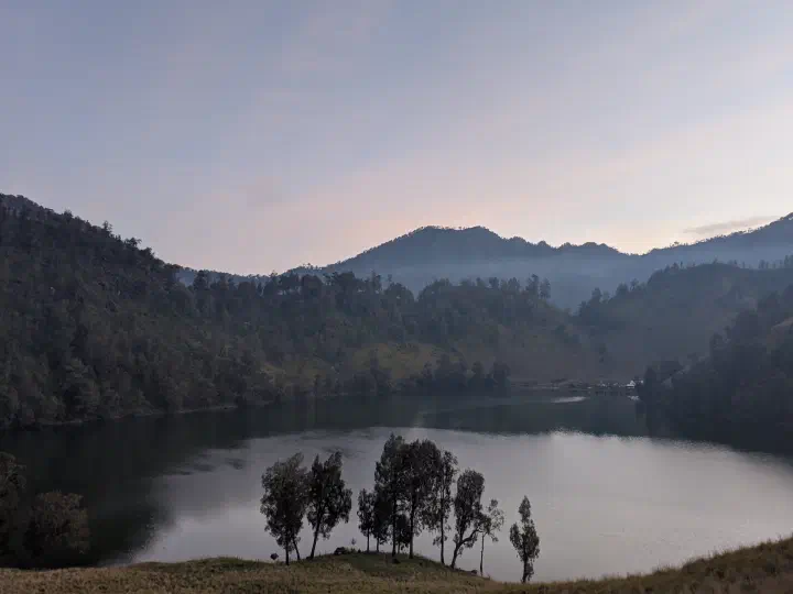 Pemandangan Ranu Kumbolo di sore hari